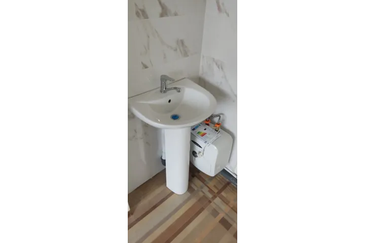 Instalare Boiler și Lavoar pe Piedestal – Spitalul Clinic Municipal „Sfânta Treime”