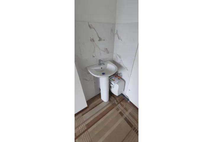 Montaj boiler electric de 10 litri și lavoar pentru pacienți, executat la Spitalul Clinic Municipal „Sfânta Treime” din Chișinău (str. A. Russo 11).